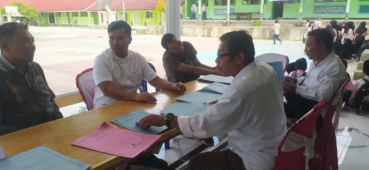 Ratusan Calon Murid Baru Berpotensi Tidak Tertampung di SMPN 1 Aikmel Ratusan Calon Murid Baru Berpotensi Tidak Tertampung di SMPN 1 Aikmel