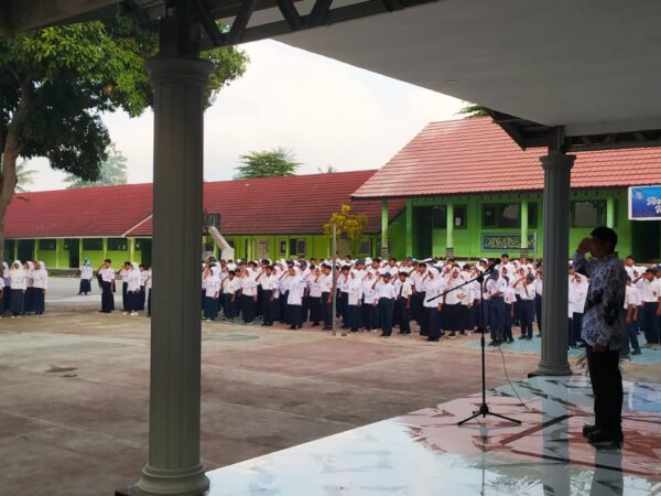 Jurnalistik Siswa - Rutinitas Senin Jurnalistik Siswa - Rutinitas Senin