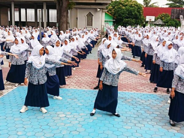 Jurnalistik Siswa - Senam Anak Indonesia Hebat di SMPN 1 Aikmel Jurnalistik Siswa - Senam Anak Indonesia Hebat di SMPN 1 Aikmel